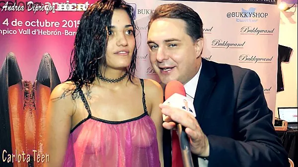 Sehen Sie sich Carlota Teen (jetzt Penelope Cum) gibt Andrea Diprè eine Blowjobstundecoole Tube an