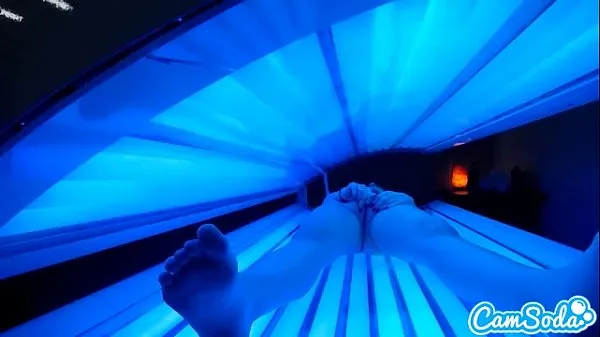 teen latina gets caught rubbing her clit while using a tanning bed 멋진 튜브 보기