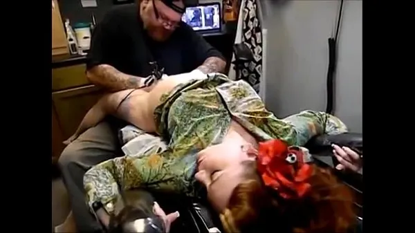 شاهد SCREAMING while tattooing أنبوب رائع