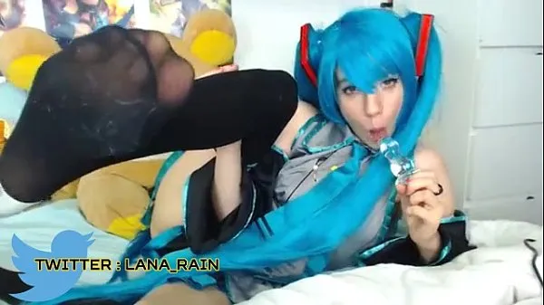 Pozrite si Cosplayer Lana Rain Fucks Herself With A Dildo As Vocaloid cool Tube