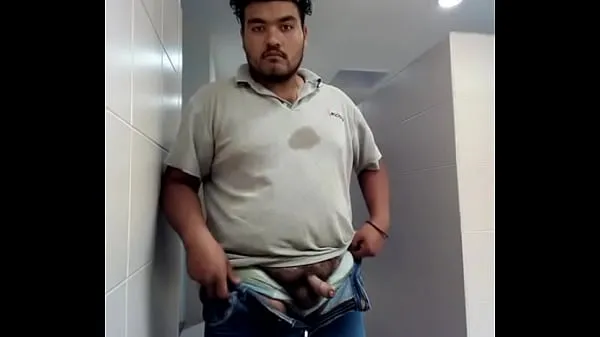 Xem sacando leche en baños publicos Cool Tube