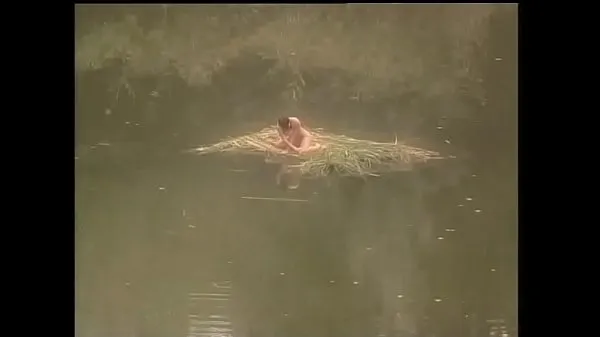 Knockout brunette fucked in a jungle swamp 멋진 튜브 보기