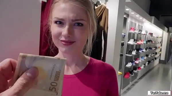 Russian sales attendant sucks dick in the fitting room for a grand शानदार ट्यूब देखें