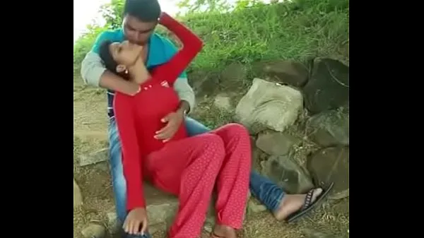 Teen girl romance with boyfriend in park शानदार ट्यूब देखें