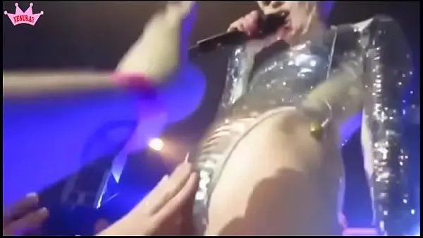 Oglejte si Miley Cyrus Best Sexiest moments of performance Cool Tube