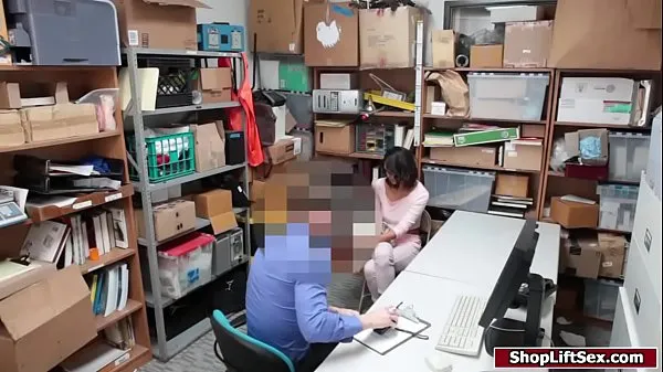 Latina fucked by officer for stealing 멋진 튜브 보기