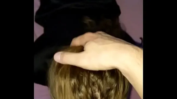 Mira rubia da una mamadatubo genial