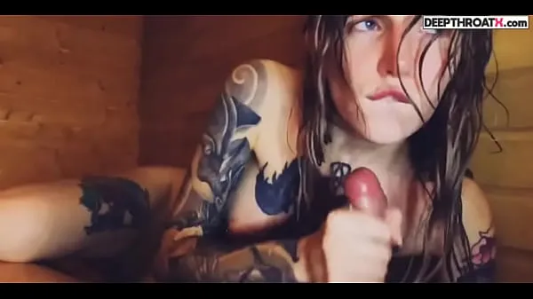 Assista Garota sexy chupando pau na sauna tubo legal