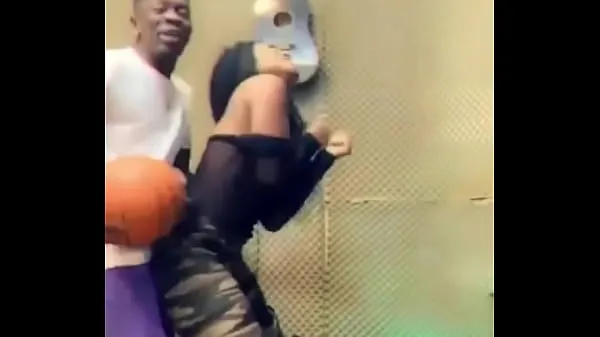 Assista Shatta Wale e Efia Odo fodendo em seu estúdio tubo legal