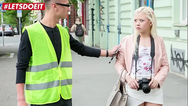 Guarda LETSDOEIT - La ragazza ucraina Anna Rey scopa all'estero con un poliziotto localeil fantastico Tube