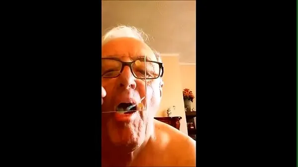 Regardez Lapping up my hot cum with my tounge. Staring Bengeeman Tubes sympas