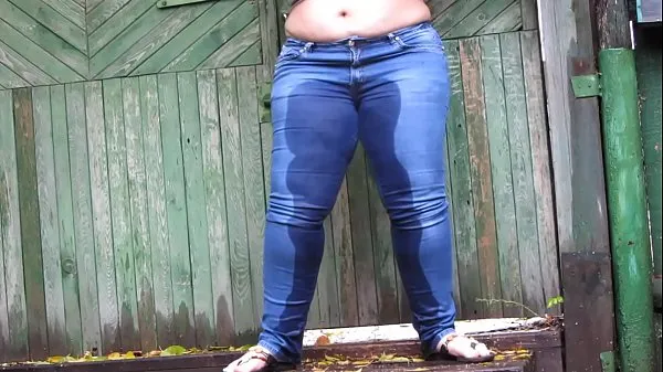 Regardez Douches dorées et pétantes en plein air public. Compilation amateur fétiche de BBW chic avec gros butin et chatte poilue Tubes sympas