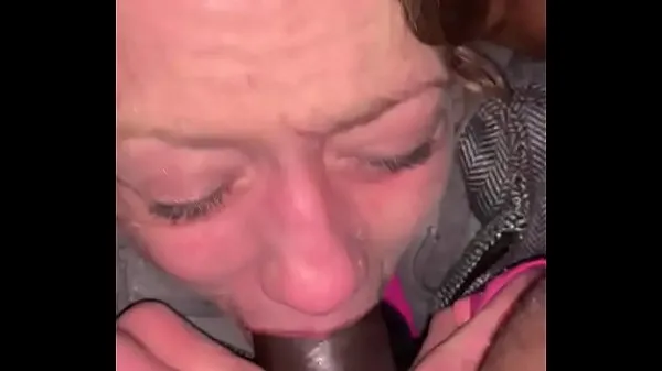 Bekijk White thot suckin and swallowin coole tube