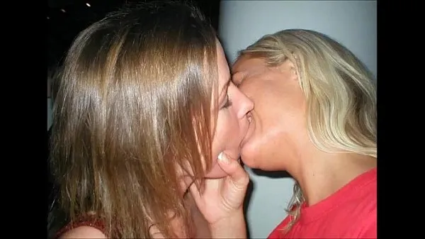 Pozrite si Beautiful girls kissing cool Tube