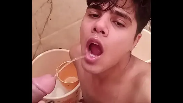 Obejrzyj Indian gay slave enjoying piss shower fajny kanał