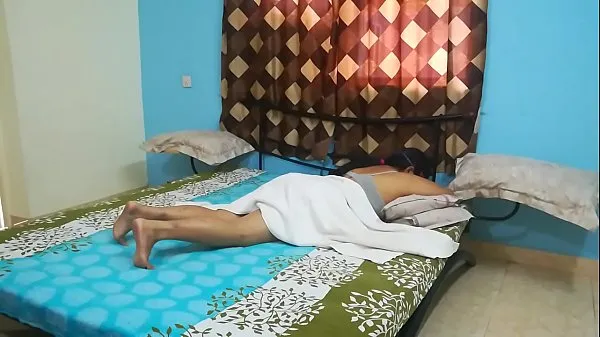 Assista Sexy indiana bengali bhabhi recebe massagem erótica e final feliz por um cara tamil tubo legal