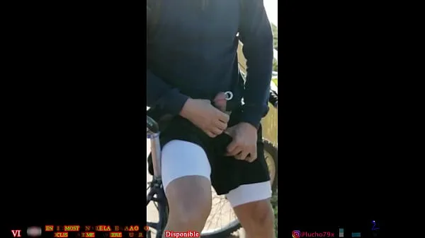 شاهد Lucho79x De ciclista por el parque le enseño mi varga a otro ciclista أنبوب رائع