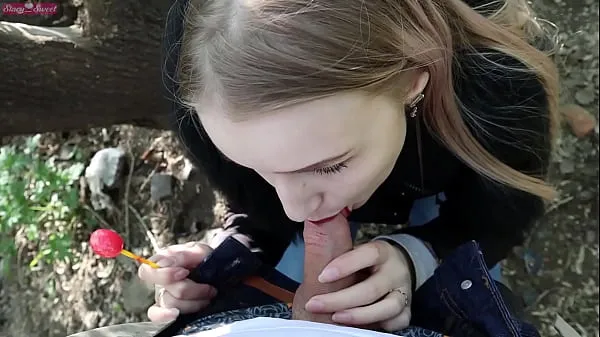 Sehen Sie sich Öffentlicher Blowjob für meinen Stiefbruder Er kommt in meinen Mund und ich habe alles geschlucktcoole Tube an