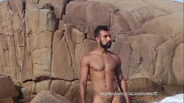 Naked On The Nudist Beach 멋진 튜브 보기