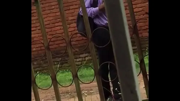 观看Malawi man caught masturbating酷的管子