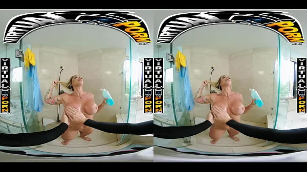 Oglejte si Busty Blonde MILF Robbin Banx Seduces Step Son In Shower Cool Tube