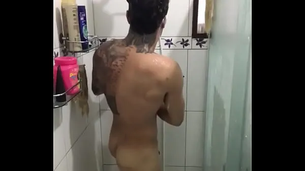 Taking a shower MMA Fighter Allan Guerra Gomes 멋진 튜브 보기