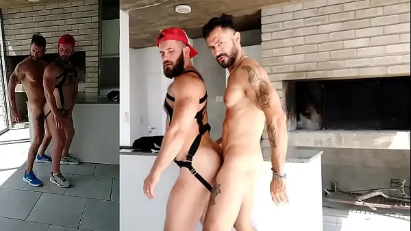 Mira Mamada desnuda rimming a joven atleta gay musculoso siendo perforado por el culo - El entrenador Daddy se folla su cara - Con Alex Barcelonatubo genial