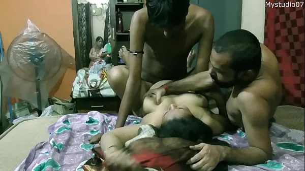 Tonton Desi xxx miang bhabhi berkongsi dengan dua rakan!! Kedua-duanya meniduri dia bersama-sama!! seks bertiga india Cool Tube