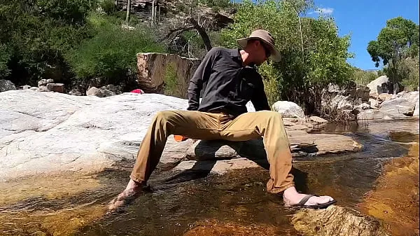 Guarda Pissing all over myself in an Arizona riveril fantastico Tube