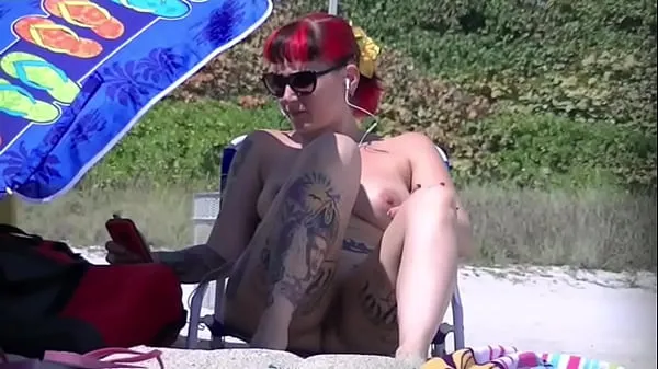 Assista EW Morgan LaRue - Esta é sua primeira vez em uma praia opcional de roupas e ela provocou voyeurs e nudistas enquanto o marido não está por perto tubo legal