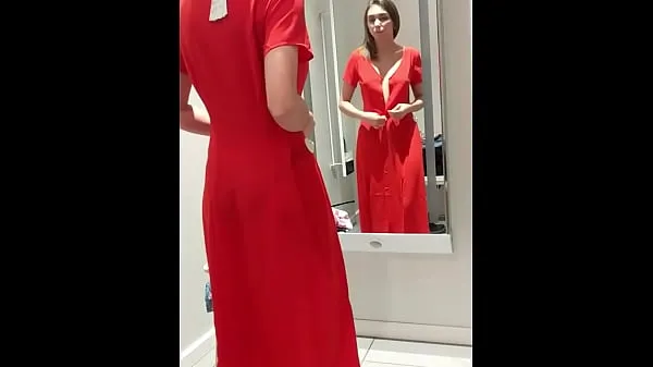 Obejrzyj My boyfriend filmed me on the phone in the fitting room when I tried on clothes fajny kanał