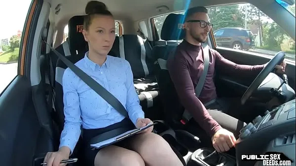 Titta på Cocksucking brunette eurobabe fucks her driving student coola Tube