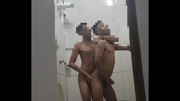 شاهد Vazou novinhos trasando gostoso no banheiro أنبوب رائع