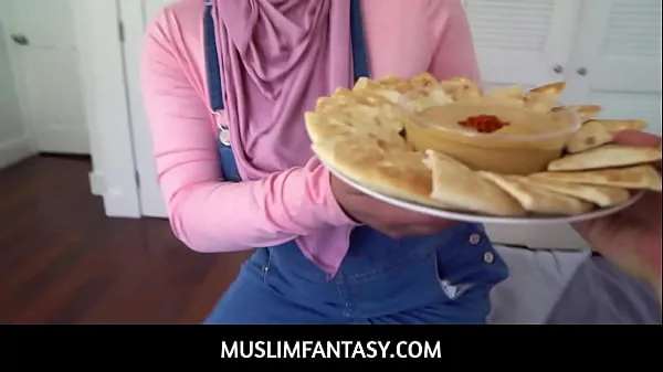 ดู MuslimFantasy - Chubby Girl In Hijab Offers Her Virginity On A Platter - POV Tube เจ๋งๆ