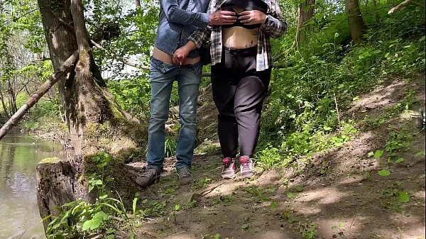 Regardez Bbw sexy avec un cul énorme traite ma bite dans la nature Tubes sympas