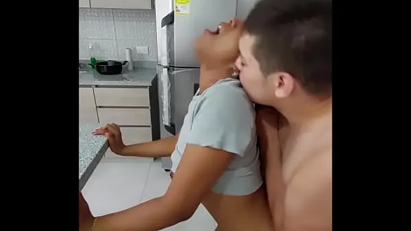 Titta på Interracial Threesome in the Kitchen with My Neighbor & My Girlfriend - MEDELLIN COLOMBIA coola Tube