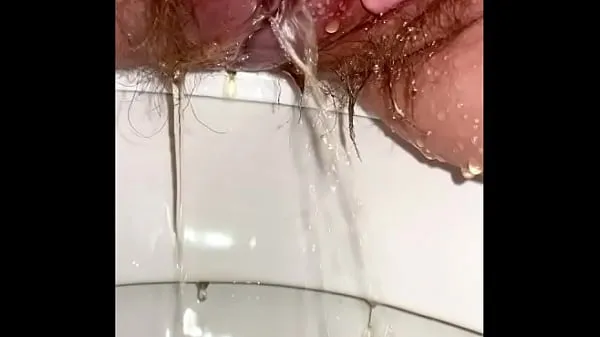 شاهد PEE DIARY. WELCOME TO MY TOILET. A HAIRY PUSSY PEES AND PISS RUNS DOWN HER WHITE THIGHS. YOUNG GIRL PISSED SPLASHING أنبوب رائع