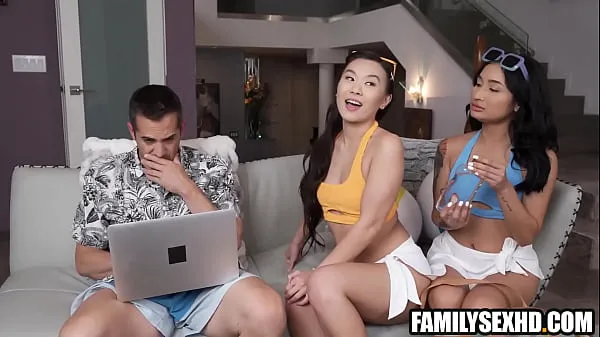 Παρακολουθήστε το Young asian stepdaughters distract stepdad from work cool Tube