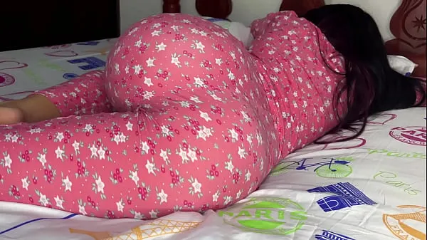 I can't stop watching my Stepdaughter's Ass in Pajamas - My Perverted Stepfather Wants to Fuck me in the Ass harika Tube'u izleyin