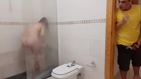 Tonton CHUBBY STEPMOM CAUGHT IN THE SHOWER NAKED AND ALSO WANTS STEPSON'S COCK Tube keren