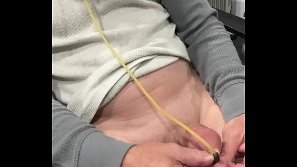 Sledujte Inserting a condom into bladder cool Tube