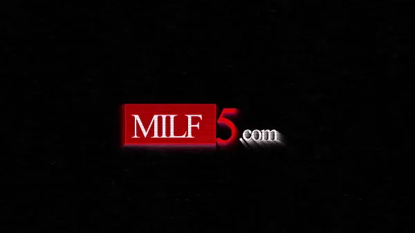 Regardez MILF courbée PAWG interviewée Tubes sympas