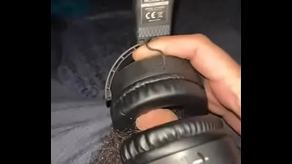 شاهد Headphones and ear defenders use my dick to cum أنبوب رائع