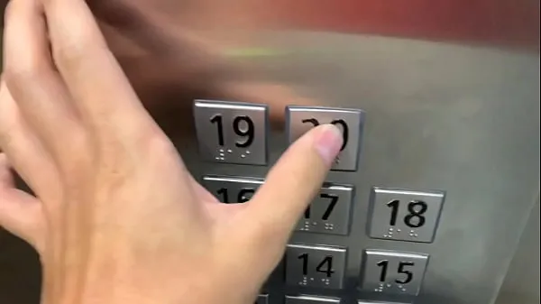 شاهد Sex in public, in the elevator with a stranger and they catch us أنبوب رائع
